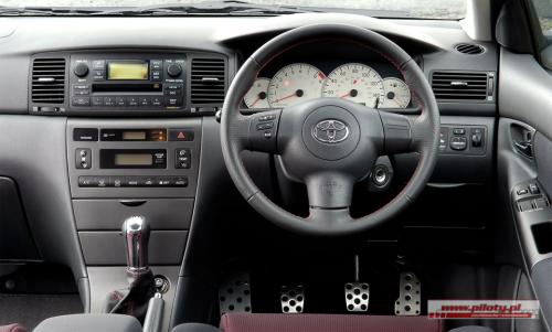 Toyota-sterowniki-kierownicy-interfejsy